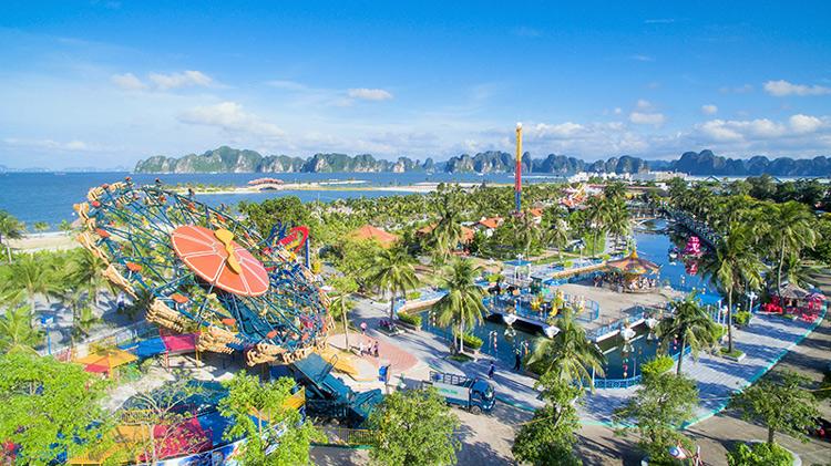 Vui chơi tại khu công viên vui chơi giải trí ngoài trời