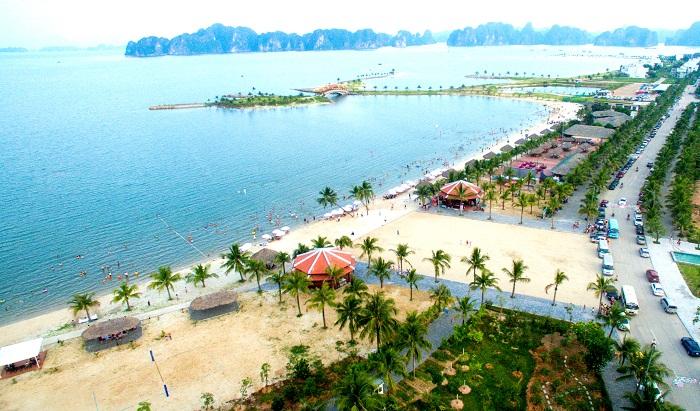 Tắm biển Tuần Châu