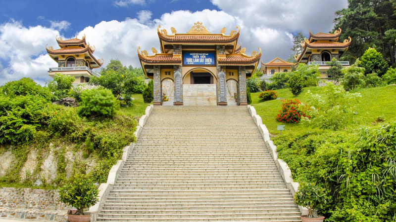 Trúc Lâm Tây Thiên là một khu du lịch tâm linh lớn ở Vĩnh Phúc