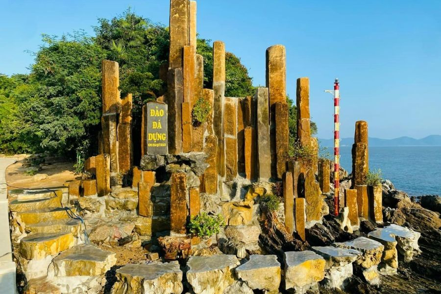 Khám phá điểm đến đảo Đá Dựng