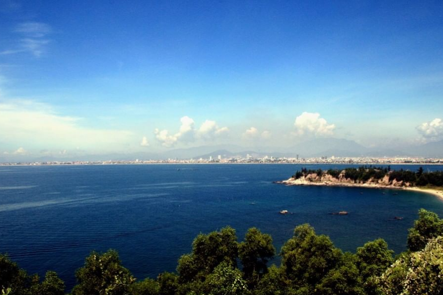 Vùng biển Trà Cổ xanh mát