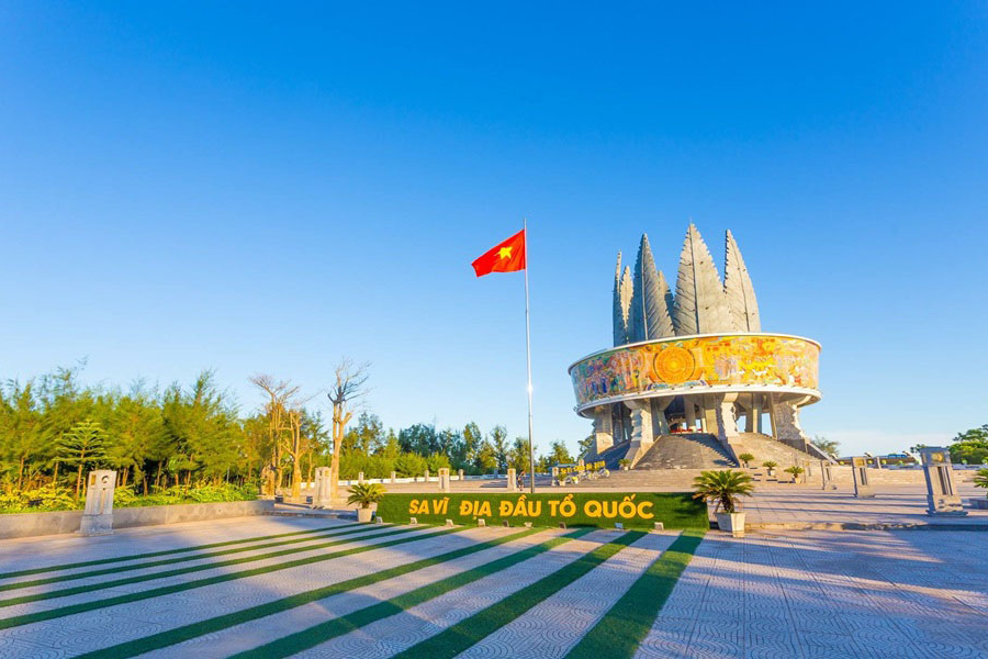 Đài tưởng niệm ở Móng Cái