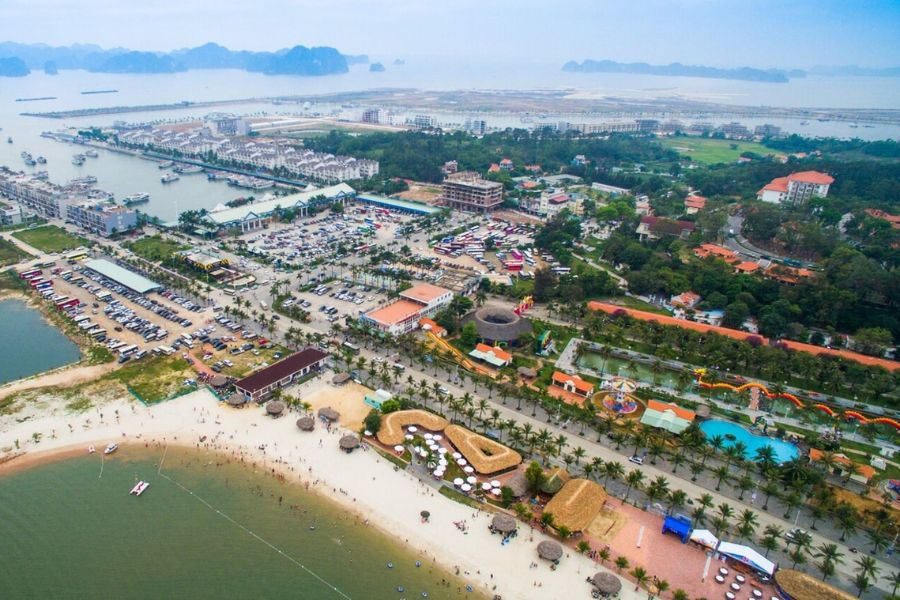 Không gian tấp nập của đảo