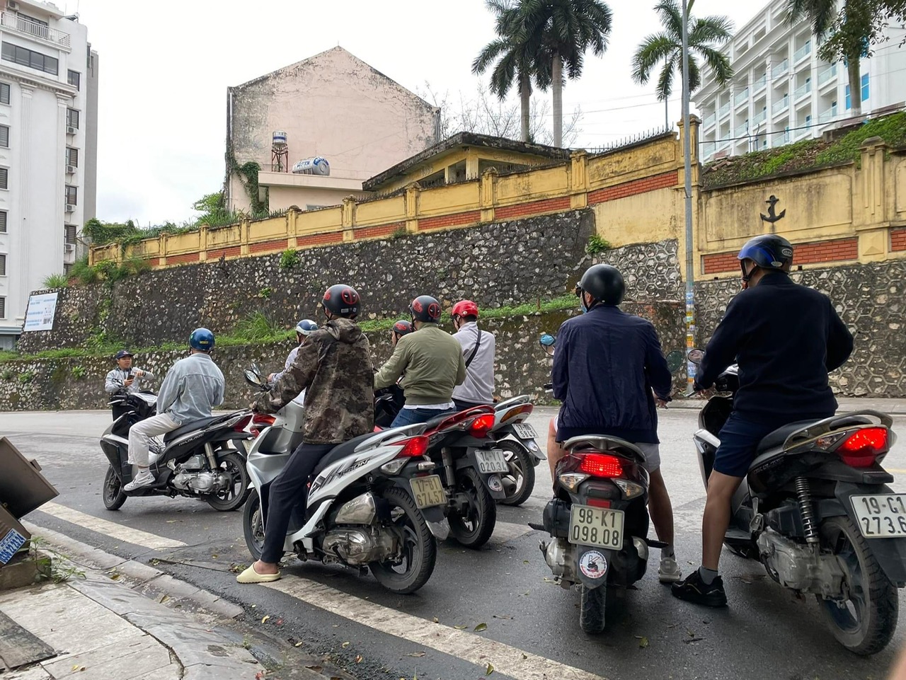 Gọi Là Có Xe – Thuê Xe Máy Hạ Long Phục Vụ Khách Tây Và Việt
