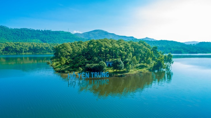 Hồ Yên Trung – Đạp Gió, Ngắm Mây Trên Mặt Hồ