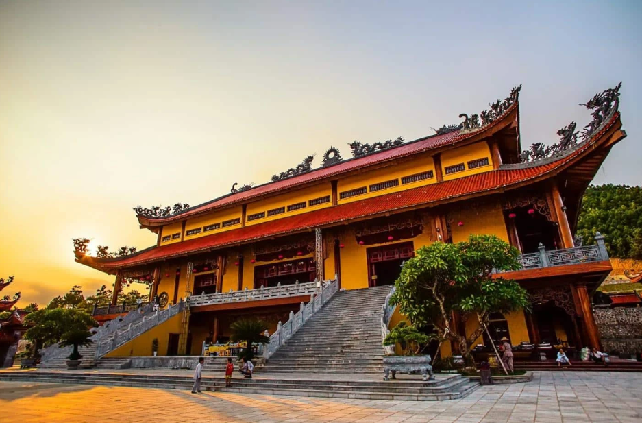 Chùa Ba Vàng – Vãn Cảnh Thiền Môn