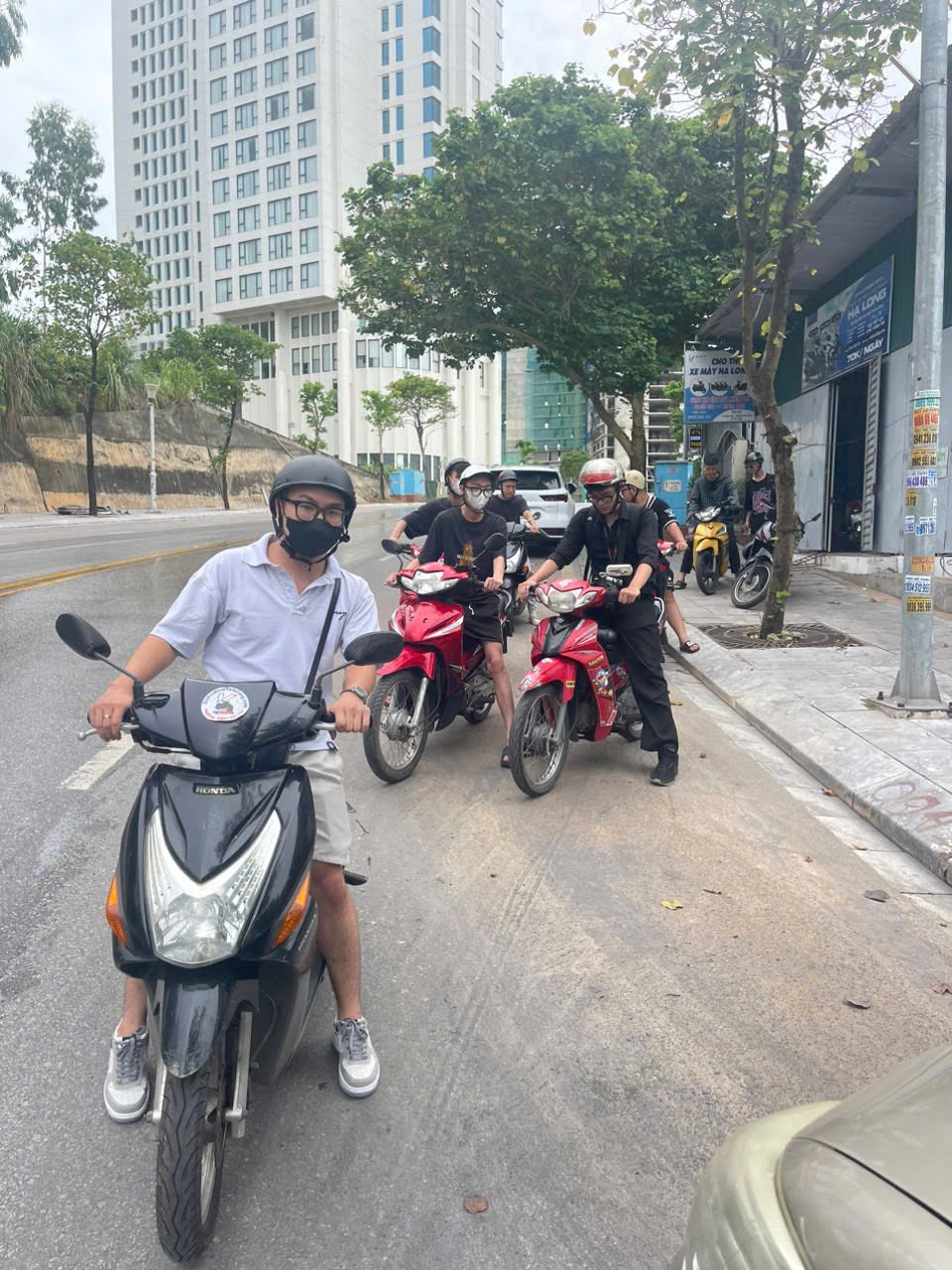 Trải Nghiệm Một Ngày Dạo Chơi Hạ Long Với Chiếc Xe Máy Thuê Giá Rẻ