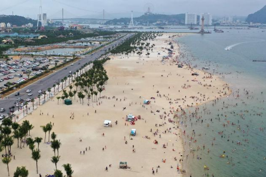 Bãi biển đẹp Quảng Ninh