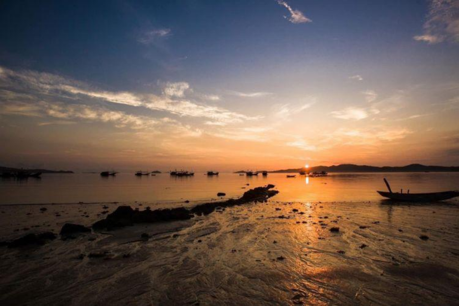 Bãi biển Hồng Vàn Cô Tô Quảng Ninh