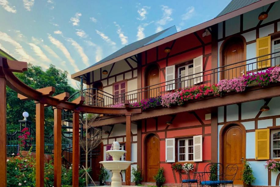homestay tone gỗ lãng mạn
