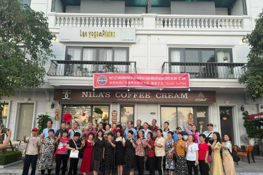 chuyện trò cafe ở Bãi Cháy