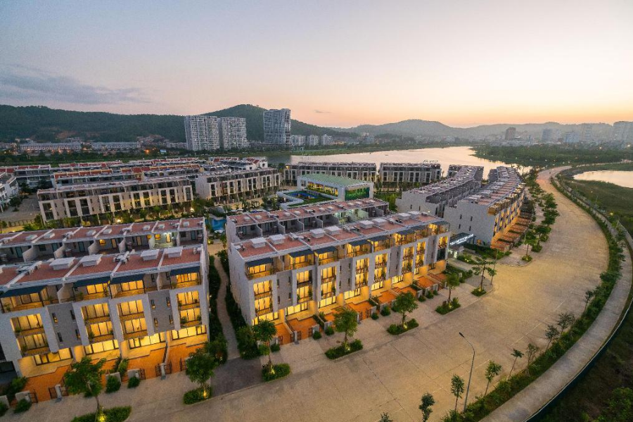 Royal Lotus resort view biển