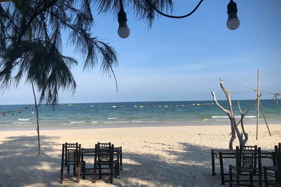 Bãi biển Sơn Hào hoang sơ