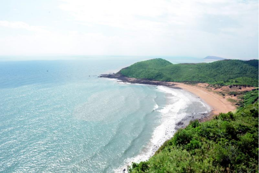Bãi tắm Bến Hèn hoang sơ