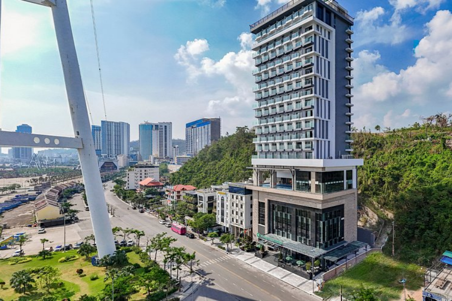 Khách sạn Wyndham Garden Legend